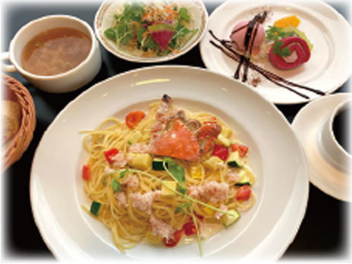 渡り蟹と季節野菜のクリームパスタ
